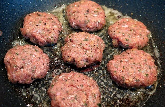 ハンバーグなどひき肉料理に使われるナツメグ